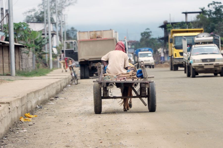 ‘Slower is safer’? A horse cart plys on the NH-29 connecting Dimapur with Chümoukedima. CP Dimapur on March 25 informed that vehicular speed would be restricted to 50km/hr along the stretch from April 1-30 for ‘public safety.’ A similar direction was given in January 2021 to mixed response.  (Morung File Photo: for Representational Purposes only)